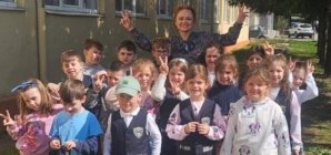 Elevii de la Școala Gimnazială Nr. 9 Borșa, implicați în activitățile de înfrumusețare a școlii