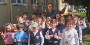 Elevii de la Școala Gimnazială Nr. 9 Borșa, implicați în activitățile de înfrumusețare a școlii