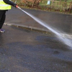 Weekend cu lucrări de igienizare a unor străzi și parcări în Baia Mare