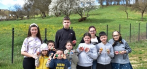 Copiii și tinerii din Stoiceni au descoperit meșteșugul încondeierii ouălor