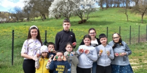 Copiii și tinerii din Stoiceni au descoperit meșteșugul încondeierii ouălor