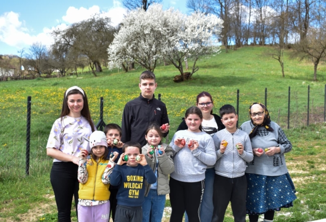 Copiii și tinerii din Stoiceni au descoperit meșteșugul încondeierii ouălor