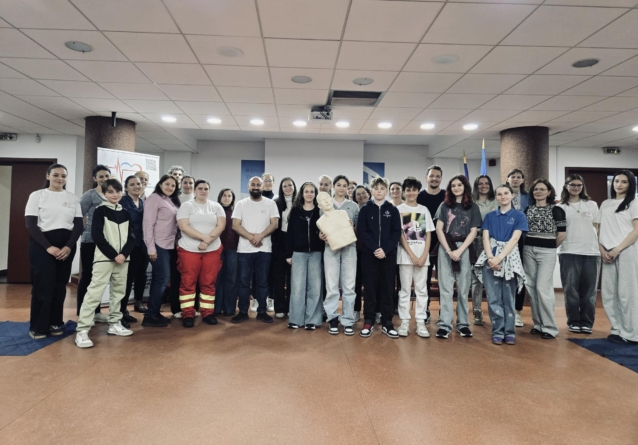 Elevi și cadre didactice de la Liceul „Ep. Dr. Alexandru Rusu” au participat la cursul de acordare a suportului vital de bază susținut de reprezentanții SMURD