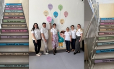 Treptele Școlii „Vasile Alecsandri” Baia Mare au fost îmbrăcate în mesaje de respect și recunoștință