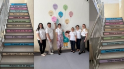Treptele Școlii „Vasile Alecsandri” Baia Mare au fost îmbrăcate în mesaje de respect și recunoștință