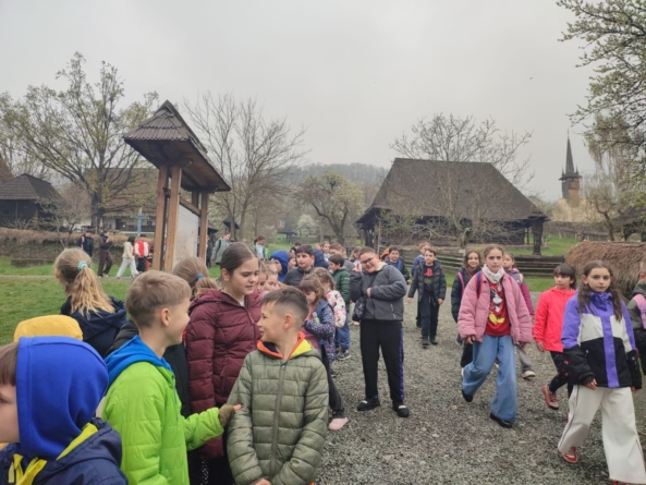 Peste 1300 de elevi din Maramureș și din țară au vizitat Muzeul Satului din Baia Mare în această săptămână