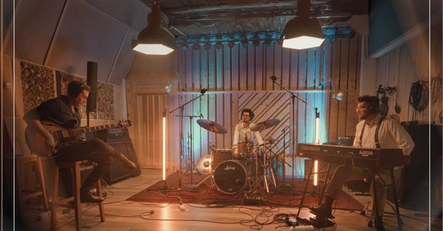 Pe 16 mai: ROOM FOR THREE – Jazz Organ Trio, live la Centrul de Artă Contemporană Colonia Pictorilor din Baia Mare