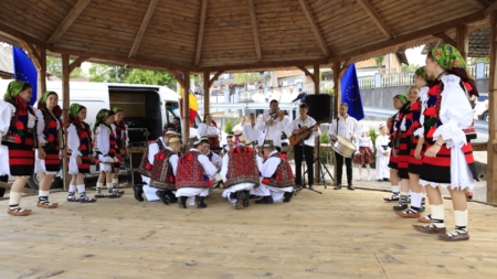 De Rusalii are loc cea de-a XXIII-a ediție a tradiționalului evenimentului „Învârtita Vălenarilor”