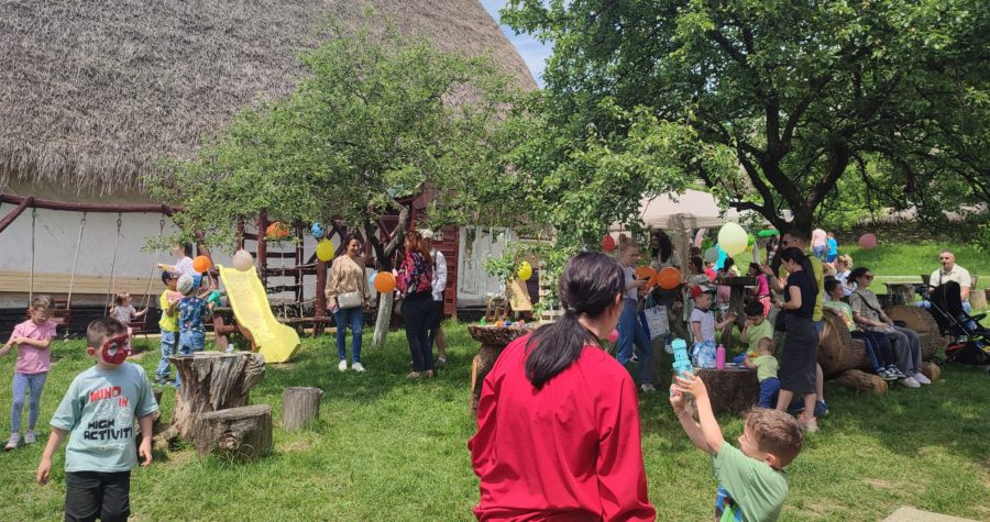 „1 Iunie în Satul Copilăriei”: O zi plină de jocuri, ateliere și surprize la Muzeul Satului din Baia Mare