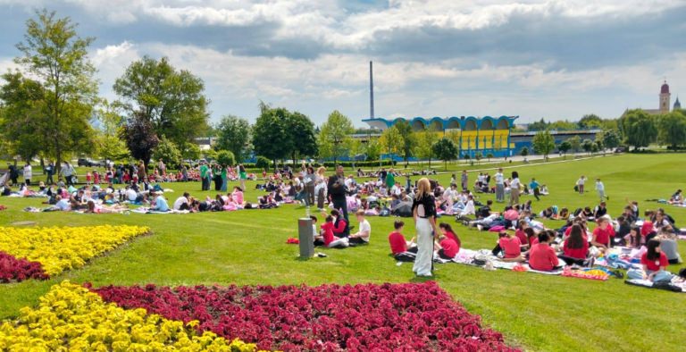 Colegiul de Arte din Baia Mare organizează cea de-a IX-a ediție a Concursului Județean de artă plastică „PLEIN AIR”
