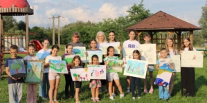 Expoziția „Ecoul Culorilor”– o celebrare a talentului tinerilor artiști din Târgu Lăpuș