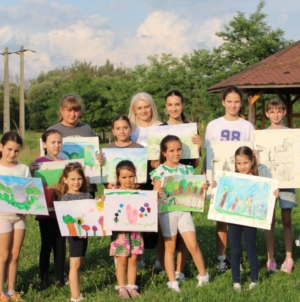 Expoziția „Ecoul Culorilor”– o celebrare a talentului tinerilor artiști din Târgu Lăpuș
