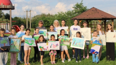 Expoziția „Ecoul Culorilor”– o celebrare a talentului tinerilor artiști din Târgu Lăpuș