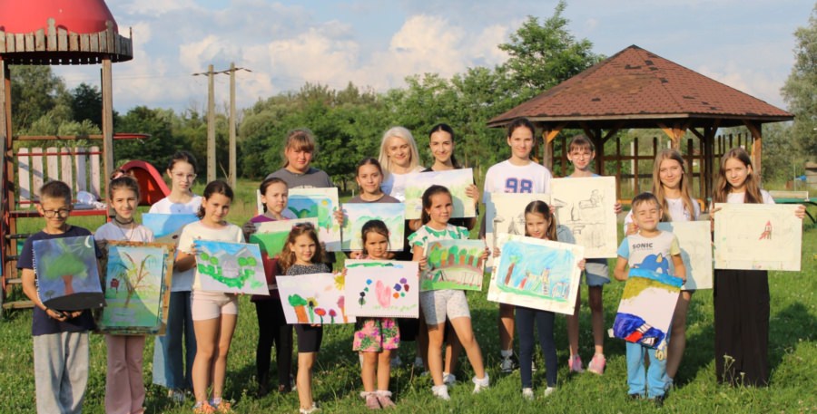 Expoziția „Ecoul Culorilor”– o celebrare a talentului tinerilor artiști din Târgu Lăpuș