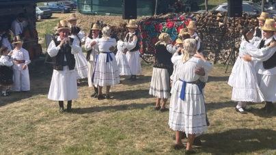 Ansamblul Folcloric Național „Transilvania” vă invită la „Danț la șură de Rusalii”