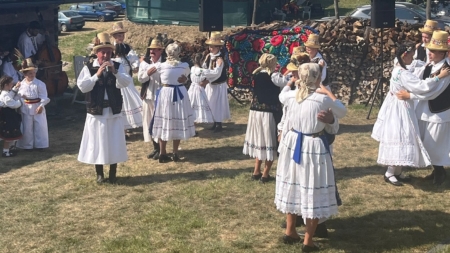 Ansamblul Folcloric Național „Transilvania” vă invită la „Danț la șură de Rusalii”