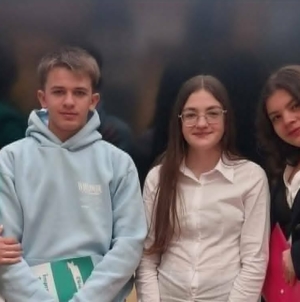 Elevi ai Școlii Gimnaziale „Ion Luca Caragiale” Baia Mare, calificați la Olimpiada Națională de Dezbateri pentru juniori