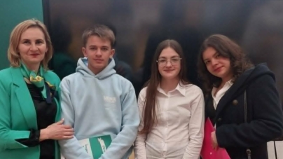 Elevi ai Școlii Gimnaziale „Ion Luca Caragiale” Baia Mare, calificați la Olimpiada Națională de Dezbateri pentru juniori