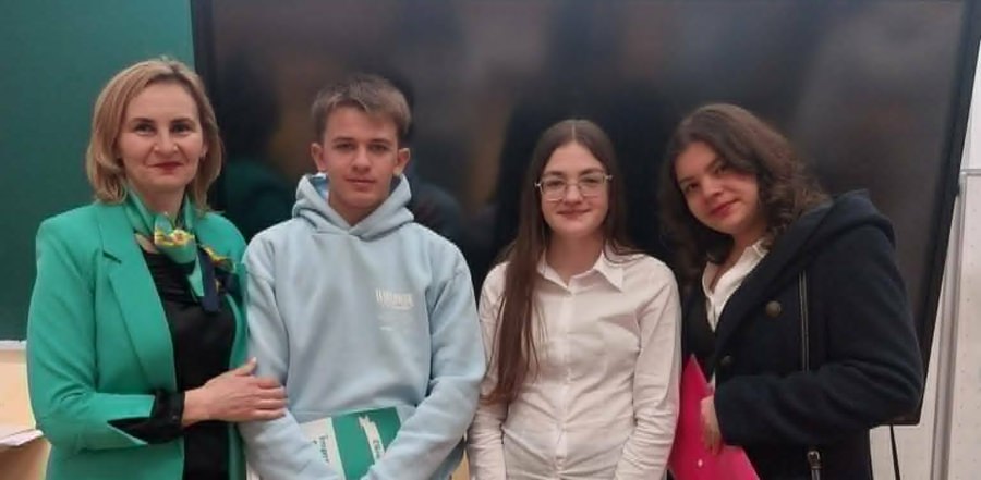 Elevi ai Școlii Gimnaziale „Ion Luca Caragiale” Baia Mare, calificați la Olimpiada Națională de Dezbateri pentru juniori