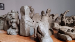 Vernisajul microexpoziției „Păzitoarea semintzei” va avea loc la Muzeul Județean de Artă «Centrul Artistic Baia Mare»