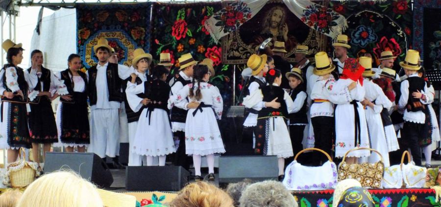 Spectacol la Groși: Elevii Școlii Populare de Artă „Liviu Borlan” invită publicul la un eveniment plin de talent și emoție
