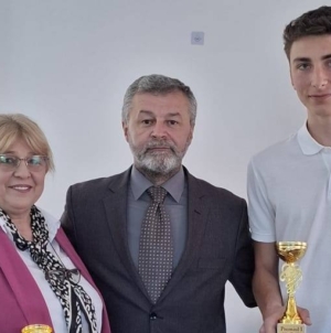 Răzvan Lar de la Colegiul „Nicolae Titulescu” Baia Mare, premiul I și calificare la etapa națională a Concursului de educație și cultură financiar-contabilă