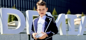 Dominic Mureșan de la Insieme Music School Baia Mare a cucerit Marele Trofeul al Festivalului Național de Muzică Ușoară pentru Copii și Tineret „Armonia”