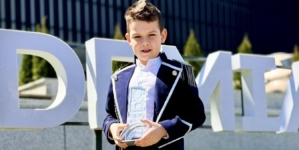 Dominic Mureșan de la Insieme Music School Baia Mare a cucerit Marele Trofeul al Festivalului Național de Muzică Ușoară pentru Copii și Tineret „Armonia”