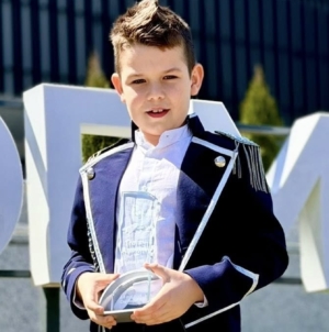 Dominic Mureșan de la Insieme Music School Baia Mare a cucerit Marele Trofeul al Festivalului Național de Muzică Ușoară pentru Copii și Tineret „Armonia”