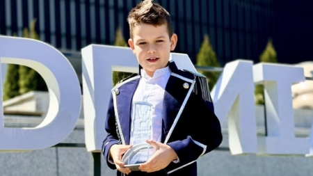 Dominic Mureșan de la Insieme Music School Baia Mare a cucerit Marele Trofeul al Festivalului Național de Muzică Ușoară pentru Copii și Tineret „Armonia”