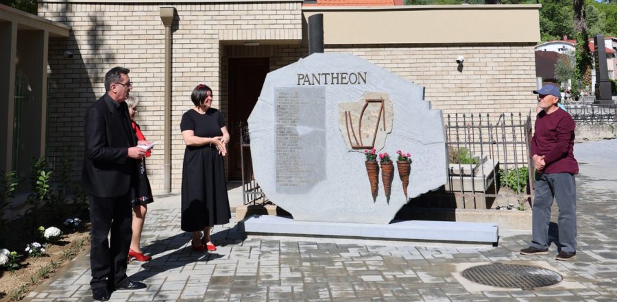De Ziua Artistului Plastic Băimărean: Monumentul PANTHEON, dezvelit în Cimitirul Reformat Dealul Florilor