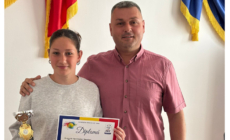 Tenismena Raluka Matei, vicecampioană națională la dublu U14, felicitată de autoritățile din Tăuții-Măgherăuș