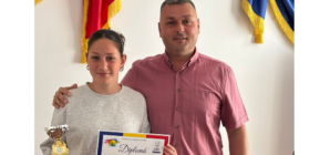 Tenismena Raluka Matei, vicecampioană națională la dublu U14, felicitată de autoritățile din Tăuții-Măgherăuș