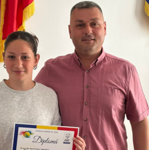 Tenismena Raluka Matei, vicecampioană națională la dublu U14, felicitată de autoritățile din Tăuții-Măgherăuș