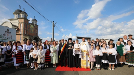 PS Părinte Iustin a târnosit biserica din Tăuții Măgherăuș