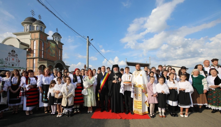 PS Părinte Iustin a târnosit biserica din Tăuții Măgherăuș
