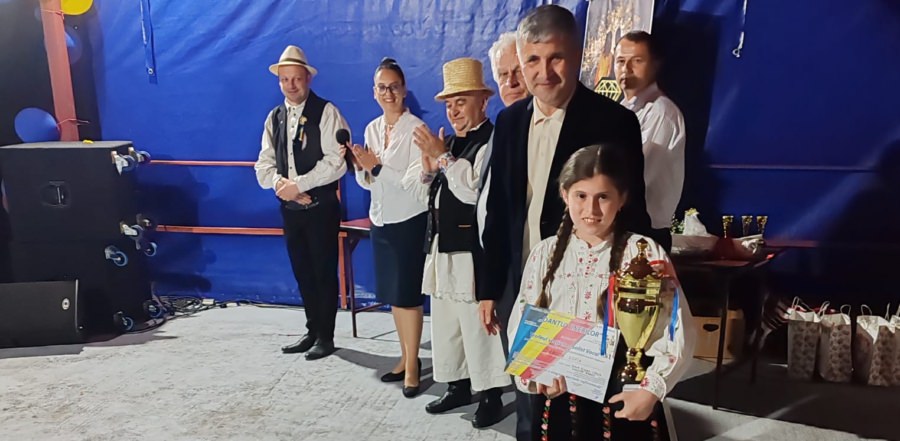 Sofia Dragoș a câștigat Trofeul secțiunii solist vocal la Festivalul-concurs „Danțu’ Tinerilor” de la Bobota