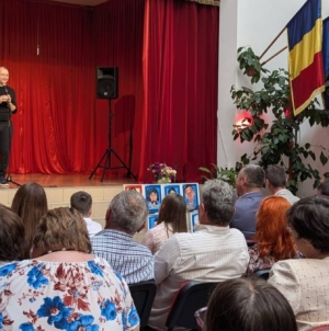 Festivalul Național de Umor „Cu umorul nu-i de glumit!” a umplut Casa de Cultură din Tăuții Măgherăuș de râsete
