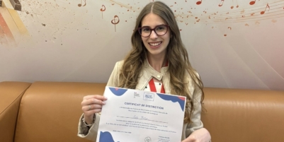 Talentata Mara Zah a obținut Marele Premiu la categoria 18-25 ani în cadrul Festivalului Național „Chants, sons sur scène”