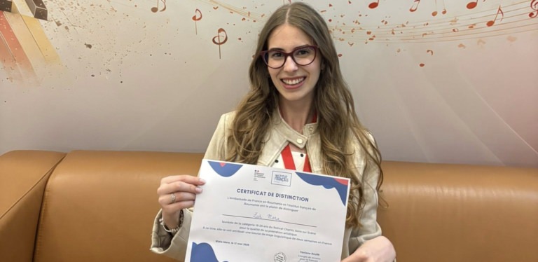 Talentata Mara Zah a obținut Marele Premiu la categoria 18-25 ani în cadrul Festivalului Național „Chants, sons sur scène”