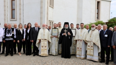 PS Părinte Iustin, în mijlocul credincioșilor din Satu Mare de Praznicul Înălțării Domnului – Ziua Eroilor și sărbătoarea Sfinților Împărați Constantin și Elena