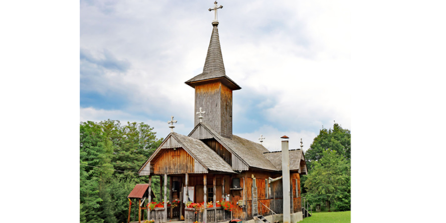 Biserica veche a Mănăstirii Dragomirești va fi relocată în parcul etnografic din oraș