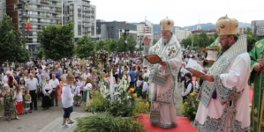 Programul liturgic al ierarhilor de Praznicul Pogorârii Sfântului Duh