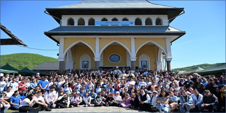 Zeci de participanți din zona Iza–Vișeu la Întâlnirea Eparhială a copiilor și tinerilor, la Strâmtura