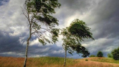 Informare meteorologică și o atenționare de Cod Galben privind intensificări ale vântului și episoade de instabilitate atmosferică