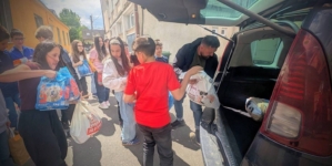 Exemplu de solidaritate: elevii și profesorii sprijină o cauză nobilă