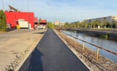 După luni de blocaje, pista de biciclete de lângă Carrefour a fost asfaltată
