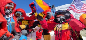 Românul care a urcat Everestul la 75 de ani. Povestea impresionantă a lui Viorel „Wally” Stirbu