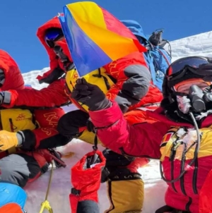Românul care a urcat Everestul la 75 de ani. Povestea impresionantă a lui Viorel „Wally” Stirbu