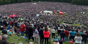 Zeci de mii de pelerini au ajuns la Șumuleu Ciuc pentru procesiunea de Rusalii